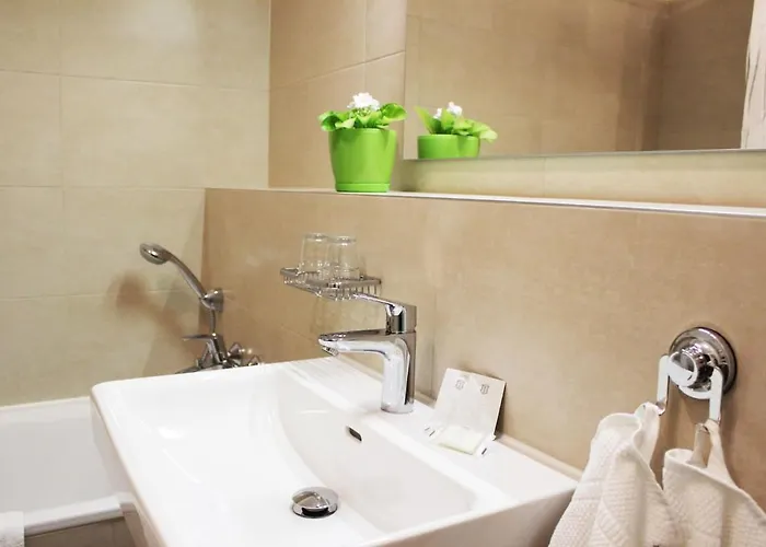 Leo Free Parking - Augusta *