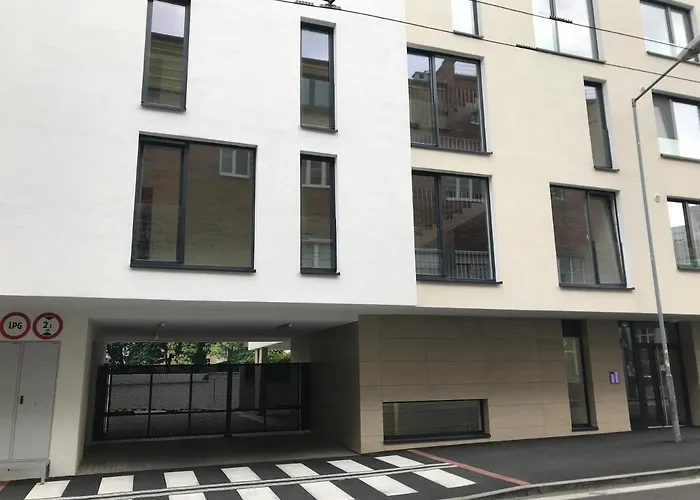 Leo Free Parking - Augusta