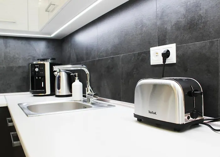 Leo Free Parking - Augusta *